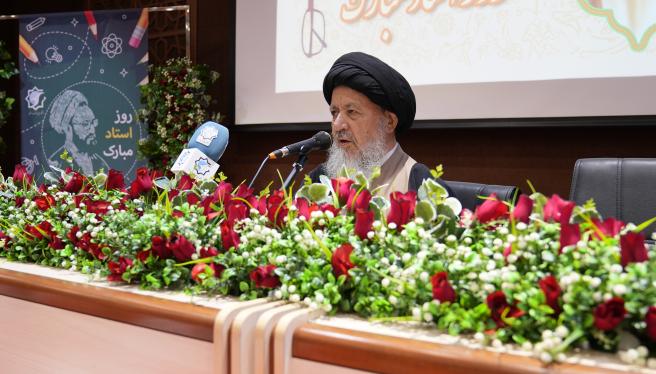 «معلمها می آموزند، دختران میسازند؛ جشن همدلی در دانشگاه جامع انقلاب اسلامی »   مراسم بزرگداشت روز استاد، ولادت حضرت فاطمه معصومه (س) و روز روانشناس در دانشگاه جامع انقلاب اسلامی برگزار شد