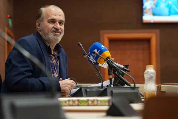 گفت و گوی دکتر عطا الله رفیعی آتانی با ریاست دانشگاه جامع انقلاب اسلامی در حاشیه جلسه کرسی های نظریه پردازی