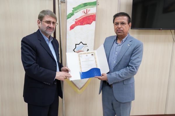 دکتر محمد حسین فرهنگی به عنوان مدیر مرکز برآورد وضعیت انقلاب اسلامی معرفی شد. به گزارش روابط عمومی دانشگاه جامع انقلاب اسلامی، دکتر محمد حسین فرهنگی به عنوان مدیر مرکز برآورد وضعیت انقلاب اسلامی معاونت پژوهشی این دانشگاه معرفی شد. دکتر حسین جهانگیری معاون پژوهش دانشگاه جامع انقلاب اسلامی در این خصوص گفت مرکز برآورد وضعیت انقلاب اسلامی، پس از مرکز نظریه پردازی و مرکز تدوین و تالیف محتوا، سومین مرکز معاونت پژوهش است که در قالب کارگروه‌های پژوهشی متشکل از اساتید و پژوهشگران برجسته به تحلیل وضعیت انقلاب اسلامی 